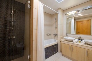 Jabón y papel de baño 