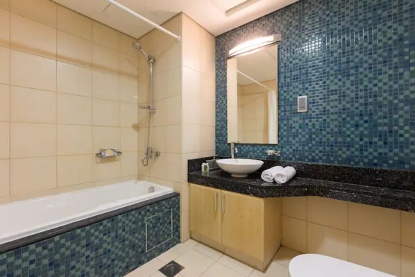 Jabón y papel de baño 