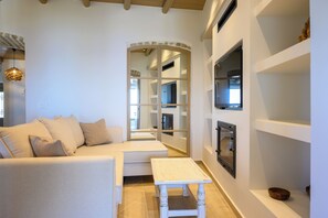 Een smart-tv en een open haard