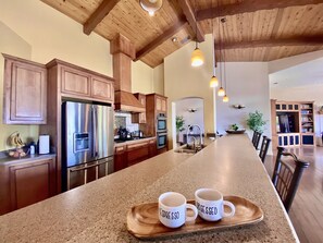 Fridge, microwave, oven, stovetop - Lp1 Paso Robles Wine Estate Pool (Paso Robles)