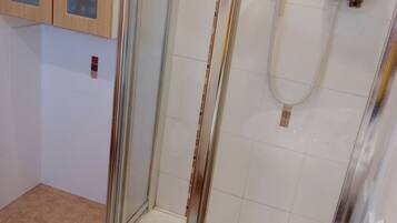 House, Multiple Beds | Bathroom | Separate tub and shower, deep soaking tub, hair dryer, towels