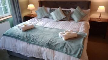 House, Multiple Beds | 4 bedrooms, iron/ironing board, free WiFi, bed sheets