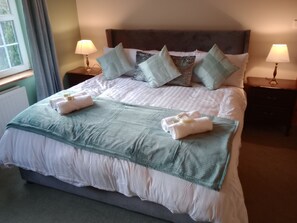 Casa, varias camas | 4 habitaciones, tabla de planchar con plancha y wifi gratis 