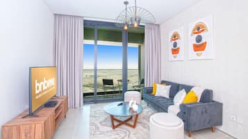 Departamento de lujo, 1 cama King size, vista a la ciudad | Sala de estar | Smart TV de 32 pulgadas con canales por cable y televisión