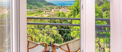 Appartement, 1 slaapkamer, uitzicht op meer | 1 slaapkamer, donsdekens, babybedden (toeslag)