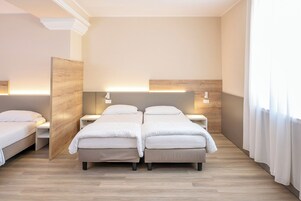 1 habitación, cubrecamas y cunas 