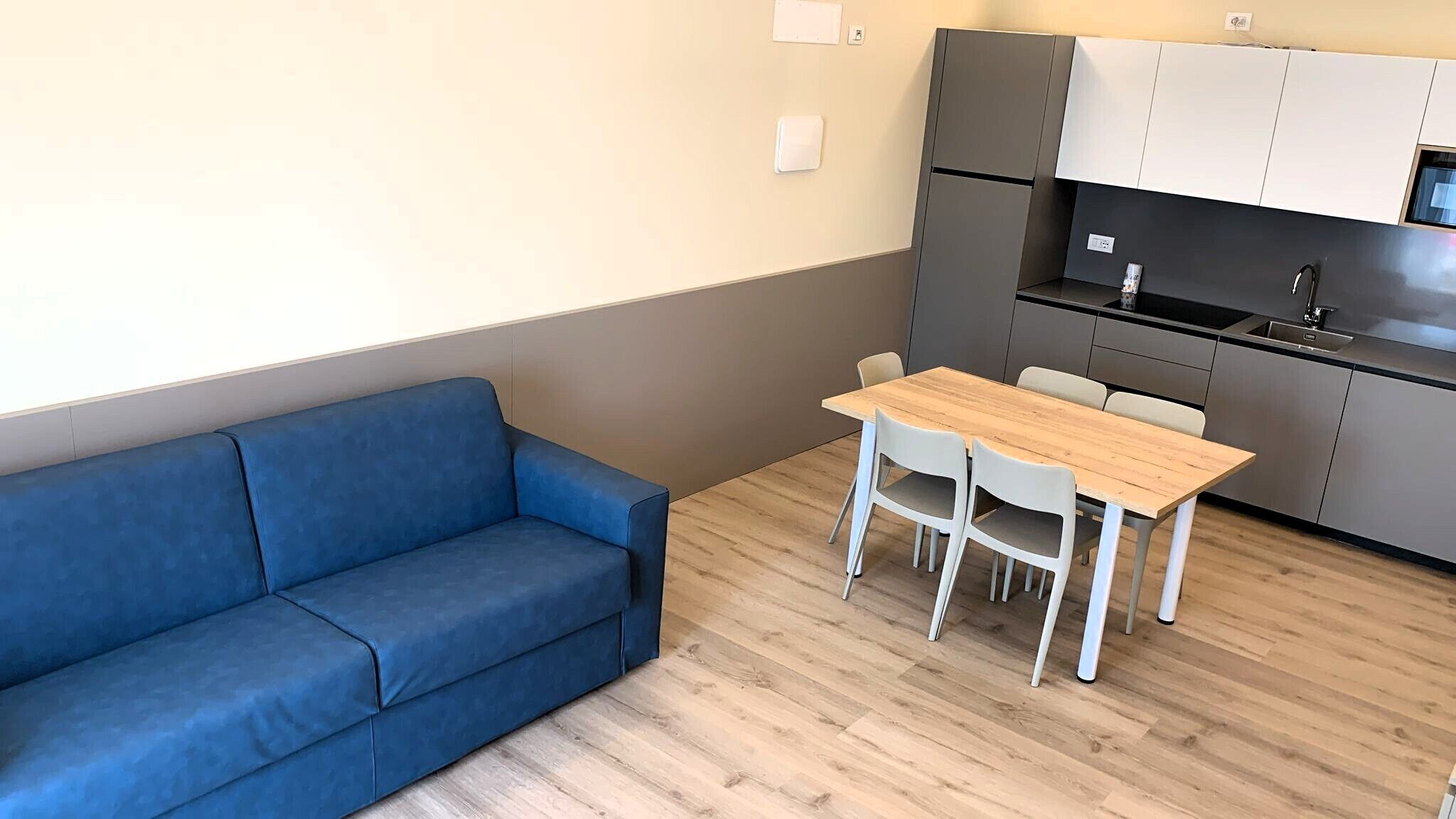 Apartment, 1 Bedroom, Pool View | Living area