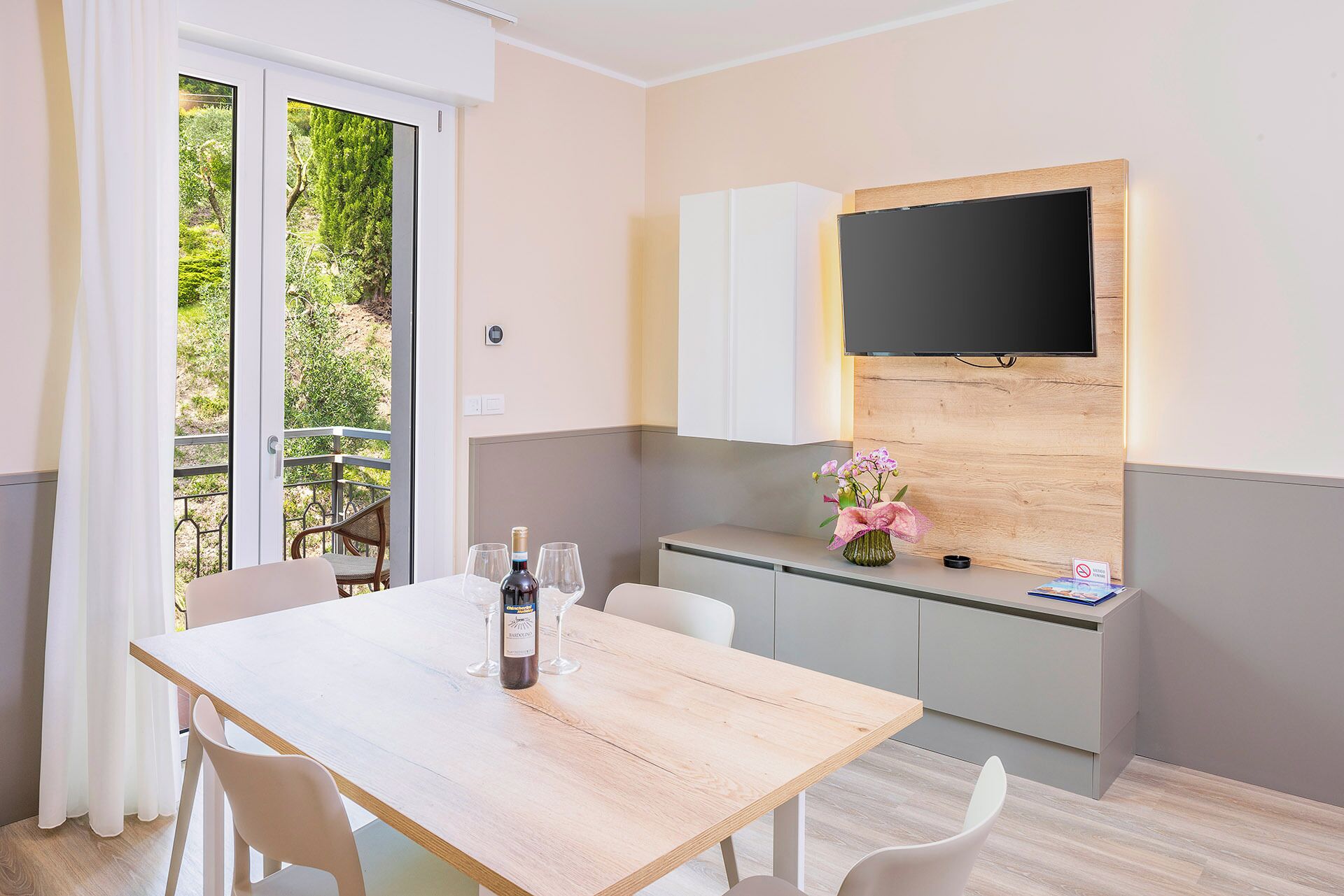 Standard Apartment, 2 Bedrooms | Living area