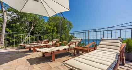 Villa Antani with heated pool, sauna and jacuzzi