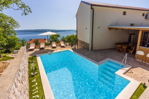 Villa Antani with heated pool, sauna and jacuzzi