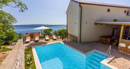 Villa Antani with heated pool, sauna and jacuzzi