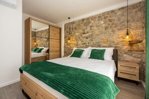 4 Schlafzimmer, BĂŒgeleisen/BĂŒgelbrett, kostenloses WLAN, BettwĂ€sche