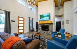 Smart TV y chimenea 