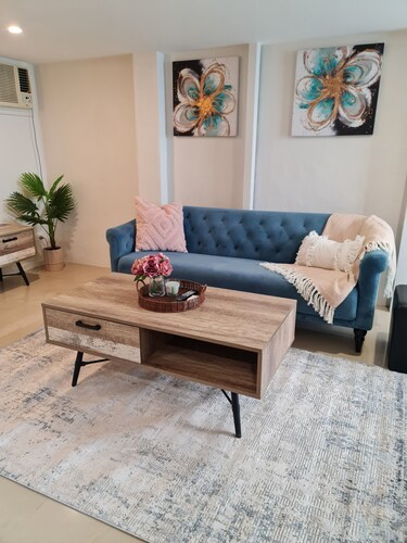 Private and Cosy Two Storey Guest House near shops/transport