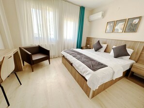 Økonomirom | Minibar, safe på rommet, individuelt dekorert og individuelt innredet