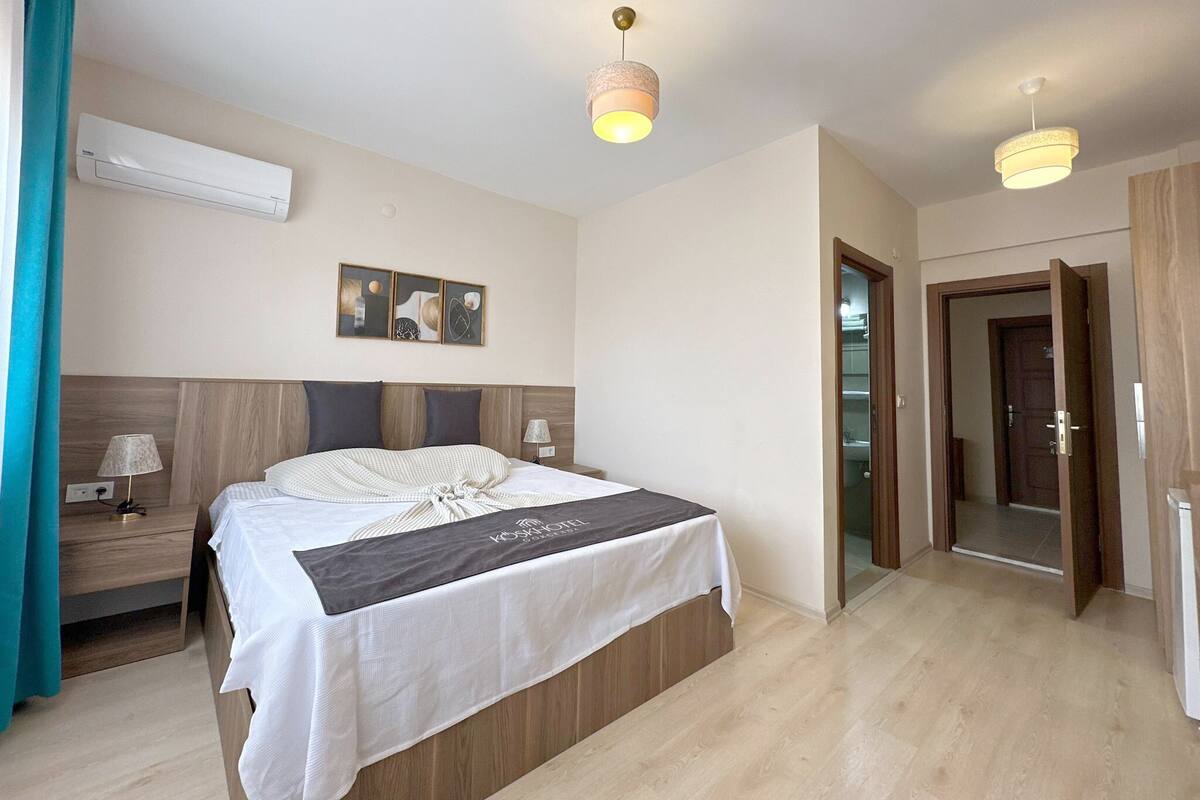 Deluxe Balcony Room