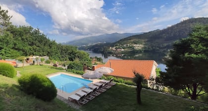 Bella Casa - Alojamento Privado T3 com Piscina