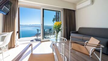 Suite Studio Premium, balcon, vue mer | Coin séjour