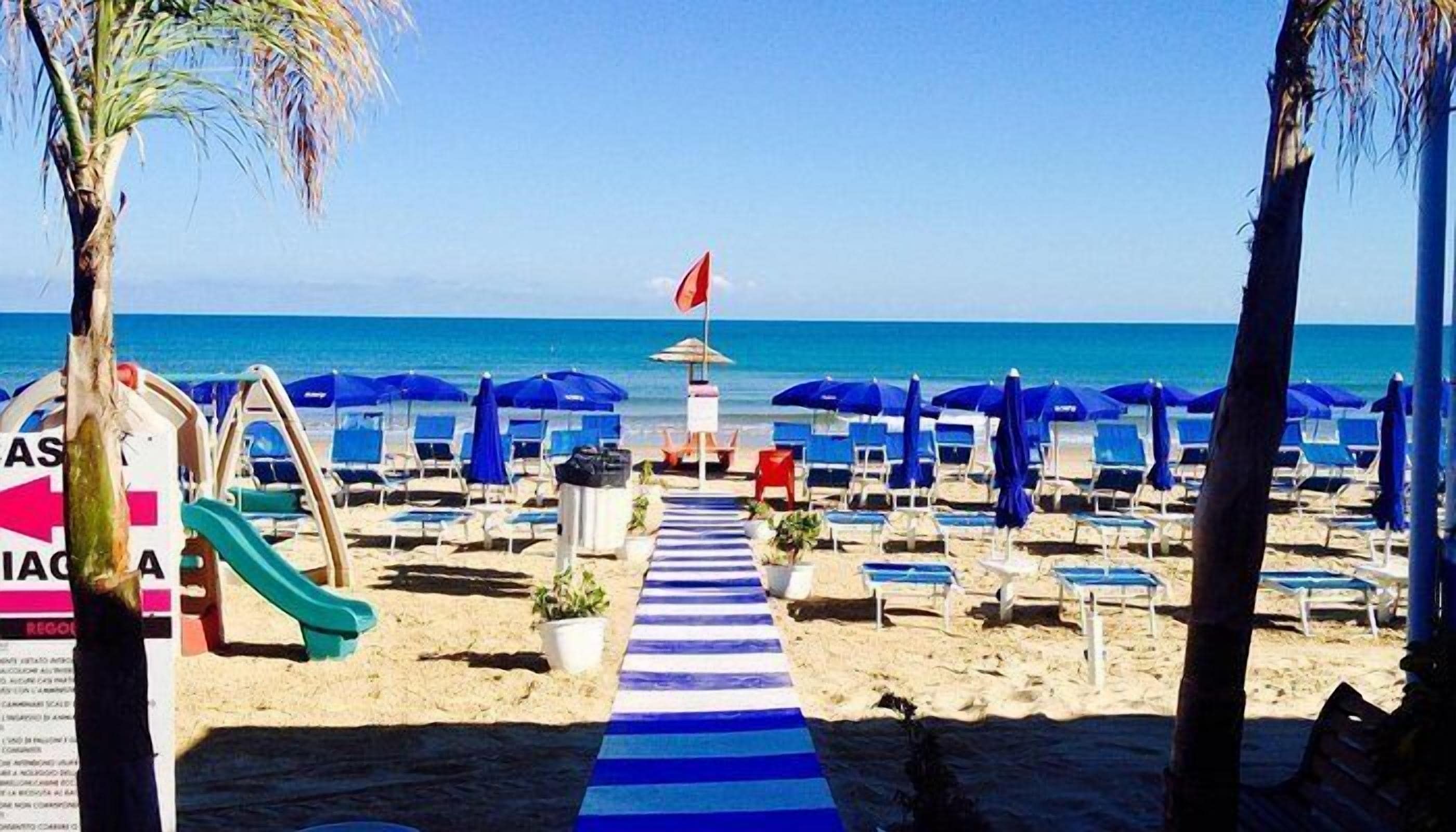 Una playa cerca, traslado desde/hacia la playa, bar en la playa