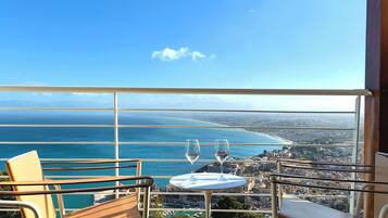 Egyptian cotton sheets, premium bedding, memory-foam beds, minibar