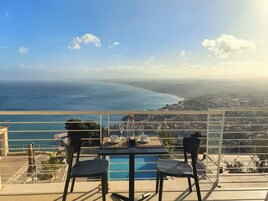 Café da manhã com buffet grátis todos os dias