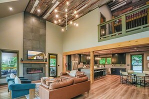 Fernseher, Kamin, Videospiele, DVD-Player