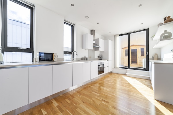 Apartment | Private kitchen | Fridge, microwave, oven, stovetop