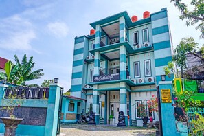 Front of property - Hotel O Home Stay Elis Cateliya Syariah (Karawang)