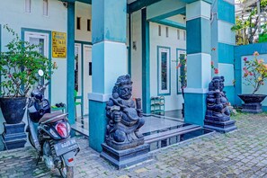 Front of property - Hotel O Home Stay Elis Cateliya Syariah (Karawang)