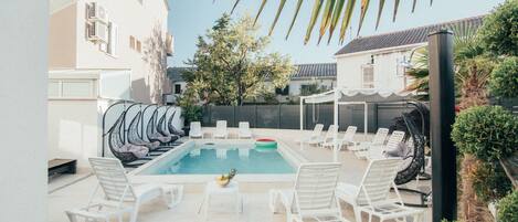 Piscine extérieure (ouverte en saison)