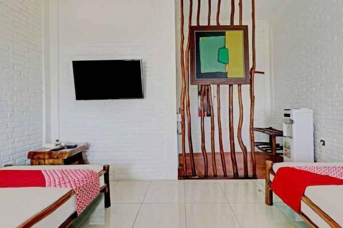 Desk, laptop workspace, free WiFi, bed sheets