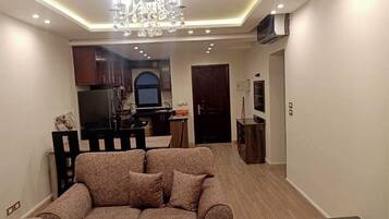 Deluxe Studio | Living area | 32-inch LCD TV with cable channels, TV, fireplace