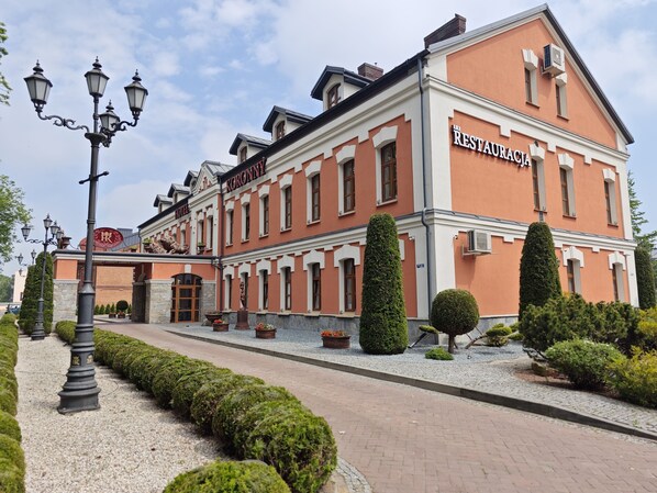 Vista frontal de la propiedad