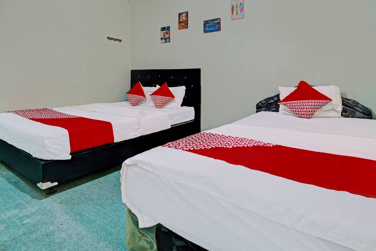 Laptop workspace, free WiFi, bed sheets
