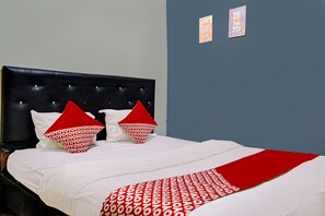 Laptop workspace, free WiFi, bed sheets