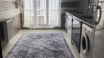 Apartamento | Cozinha privada | Geladeira grande, fogão, cooktop, lava-louças