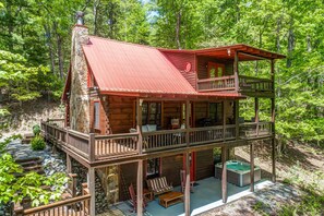 Exterior - Papa Bear Path (Cherry Log)