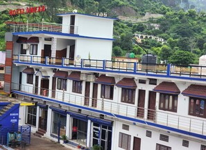 Front of property - Hotel Omkaar and Restaurant (Chinyalisaur)