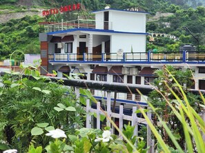 Front of property - Hotel Omkaar and Restaurant (Chinyalisaur)