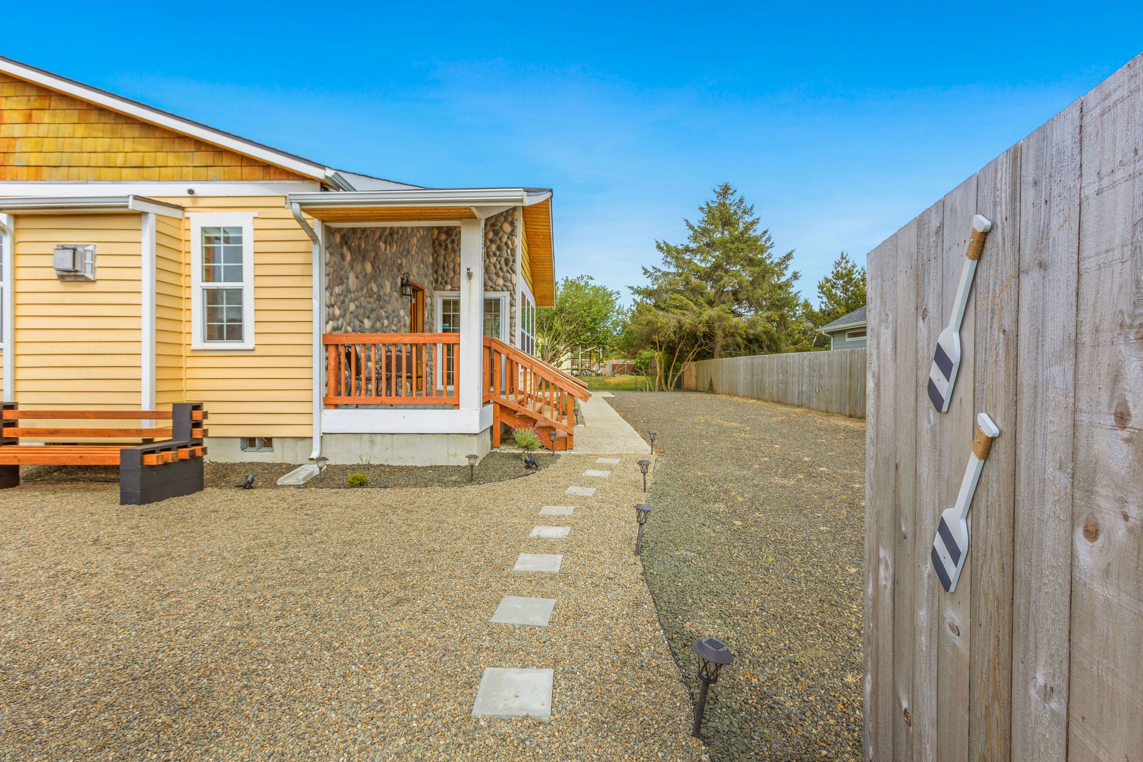 Comfy Home Close to the Pacific & Ocean Shore Fun
