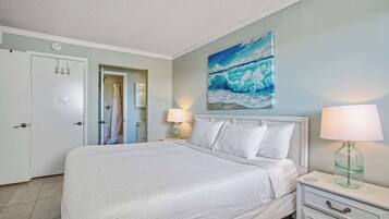 Condo, várias camas, sacada, vista para o oceano (Sunrise…Sunset) | 1 quarto, individualmente decorados, individualmente mobiliados