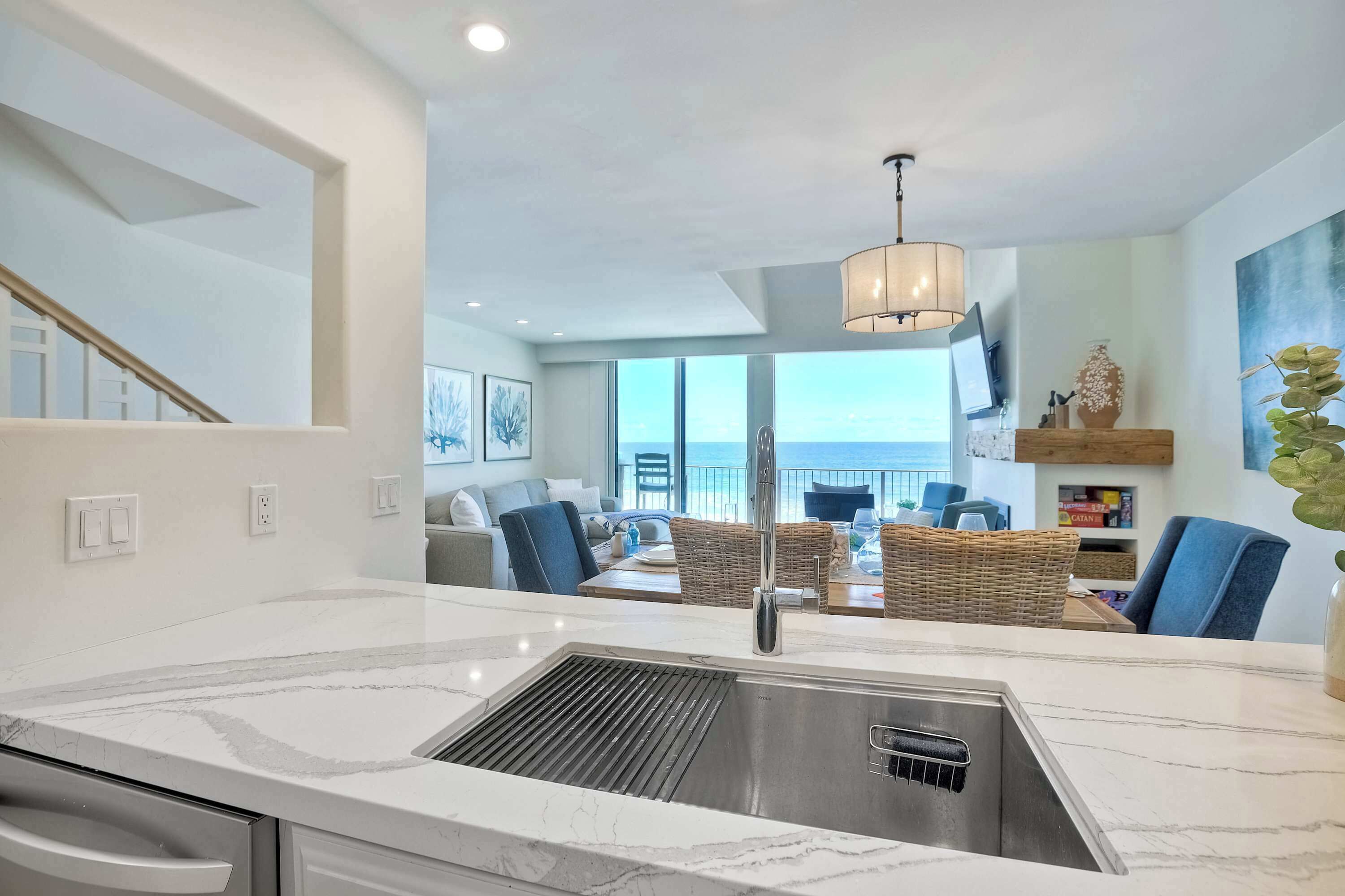 Apartment, Mehrere Betten, Balkon, Meerblick (Seaside Sunset) | Innenbereich
