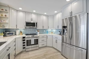 Condo, Multiple Beds, Balcony, Ocean View (Seaside Sunset) | Private kitchen | Fridge, microwave, oven, stovetop