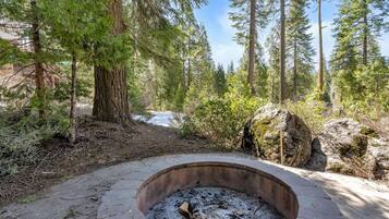 Rumah, Beberapa Tempat Tidur, patio, pemandangan gunung (Timber Lodge) | Bathtub spa outdoor