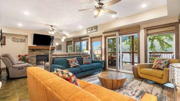 House, Multiple Beds, Balcony, Mountain View (That Lakefront Taneycomo House) | Living area | 55-inch flat-screen TV with digital channels