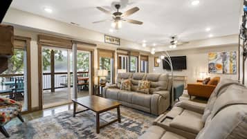 House, Multiple Beds, Balcony, Mountain View (That Lakefront Taneycomo House) | Living area | 55-inch flat-screen TV with digital channels