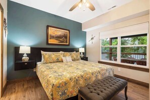 Rumah, Beberapa Tempat Tidur, balkon, pemandangan gunung (That Lakefront Taneycomo House) | 5 kamar tidur dan didekorasi berbeda-beda