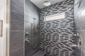Hus - flera sängar - uteplats - havsutsikt (The Reserve At Park Place) | Badrum | Hårtork och handdukar