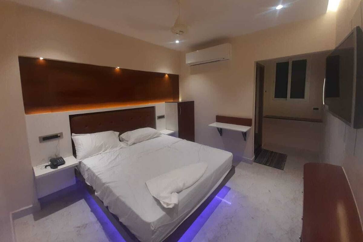 Egyptian cotton sheets, premium bedding, free WiFi