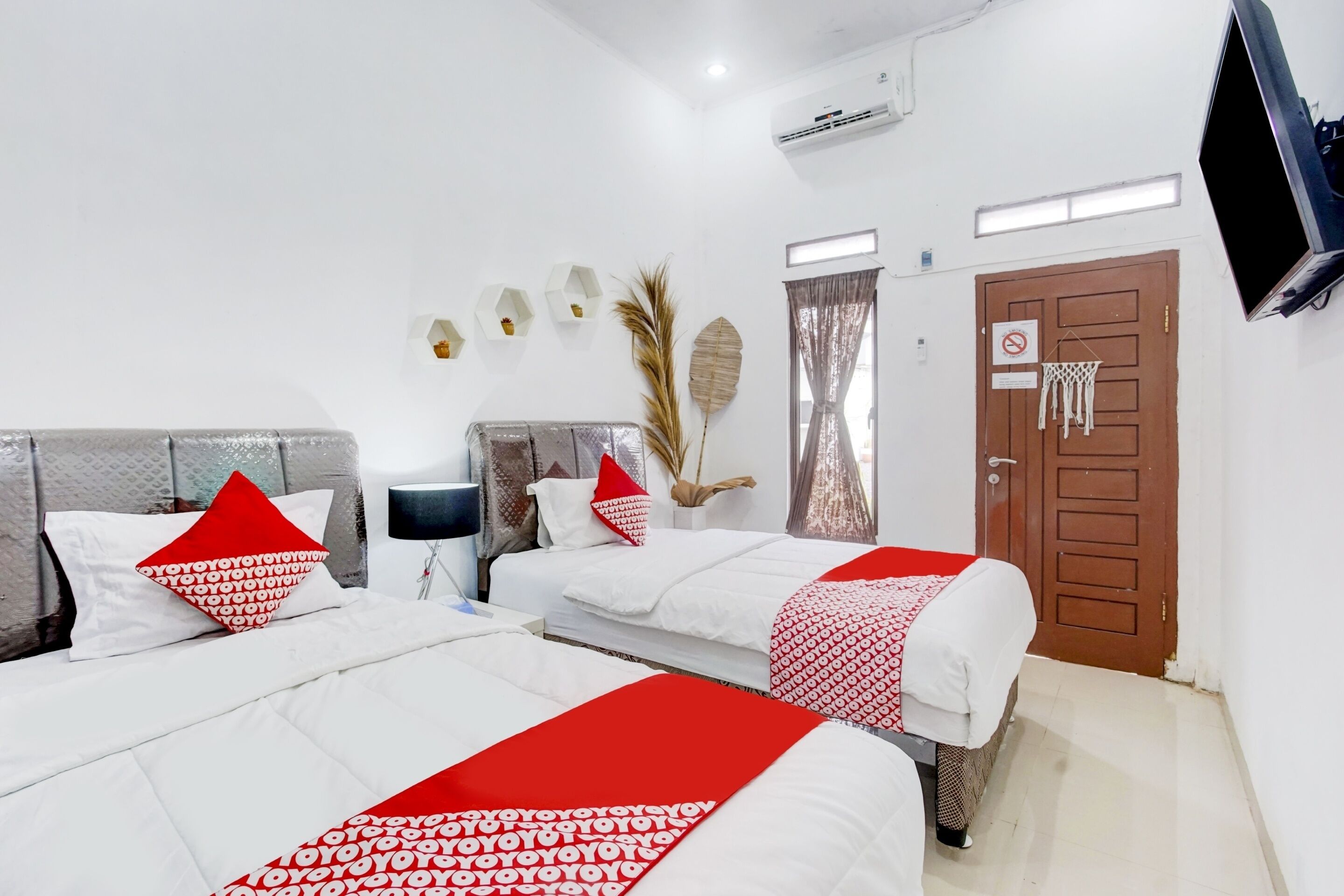 Standard Twin Room | Desk, free WiFi, bed sheets